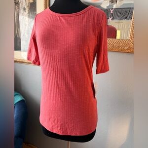 NWT!! 💗🧡 LuLaRoe Short Sleeve Ribbed Top in Coral